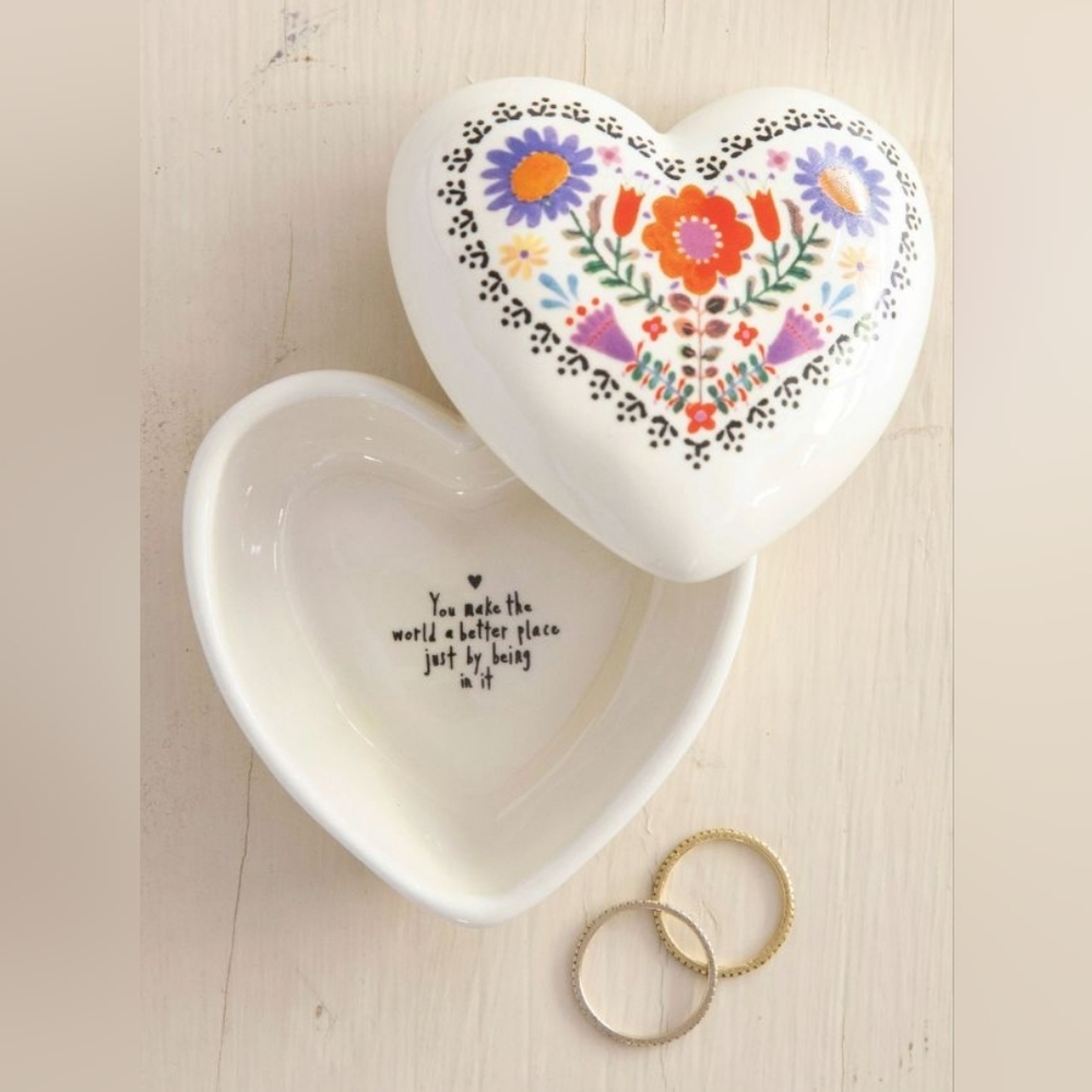 NWT Adorable Natural Life Ceramic Heart Trinket Box